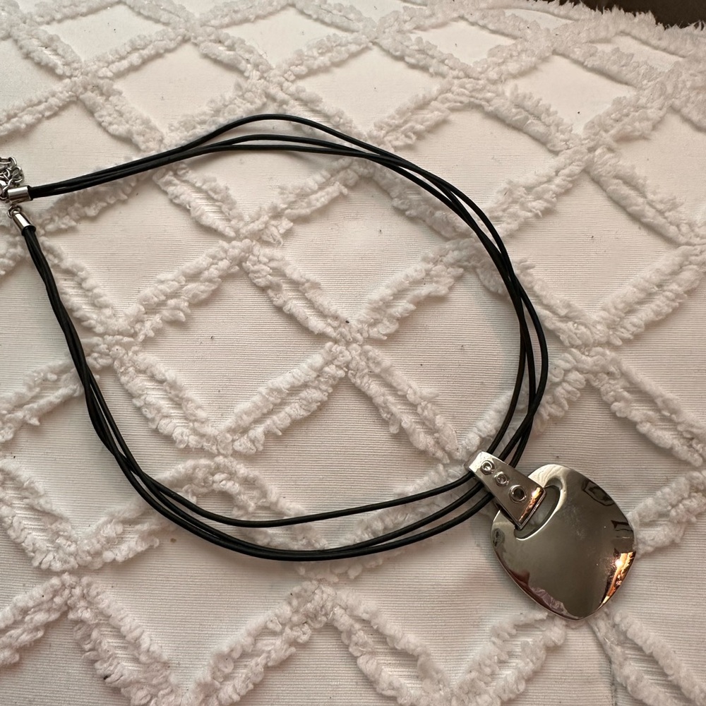 Silvertone pendant necklace